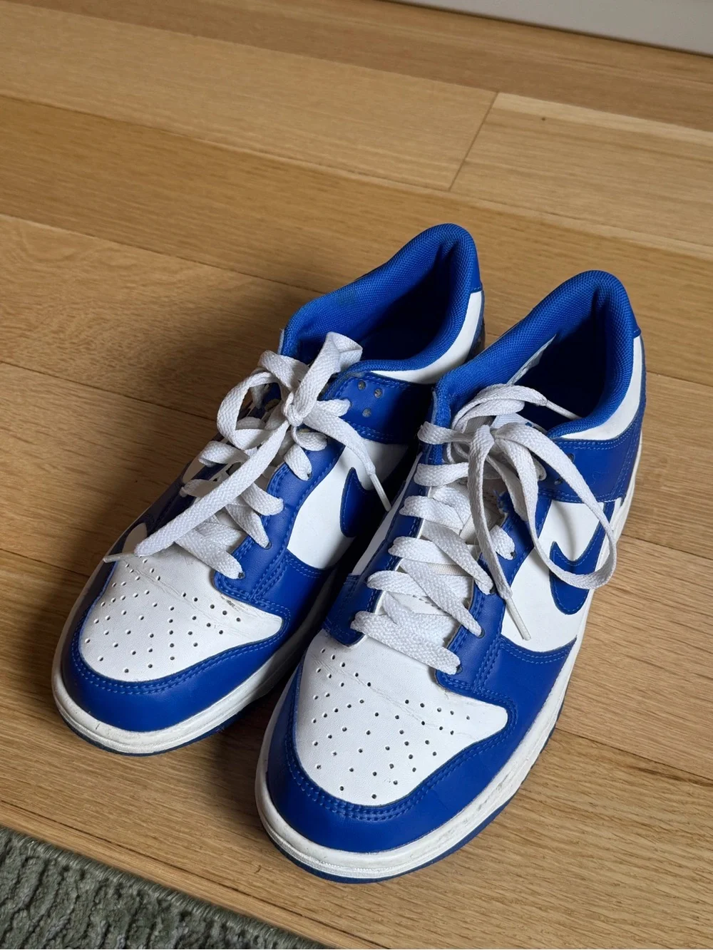 Nike Women's Low-Top Sneakers - White and Royal Blue